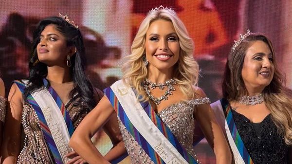 Маргарита Маскялиене с участницами Mrs Universe - Sputnik Беларусь