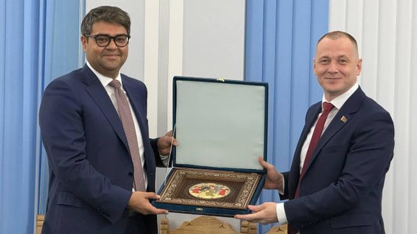 Встреча главы Министерства энергетики Беларуси Дениса Мороза с директором агентства Узатом Азимом Ахмедхаджаевым - Sputnik Беларусь