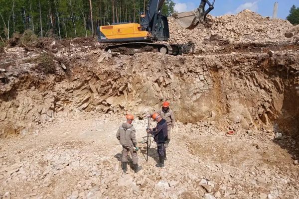 Проверка отметки основания под фундаменты Проверка отметки основания под фундаменты - Sputnik Беларусь