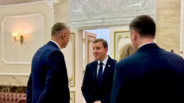 Глава Республики Алтай Андрей Турчак во Дворце Независимости - Sputnik Беларусь