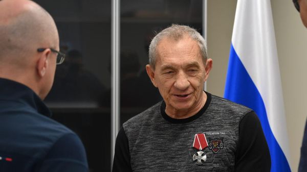 Главный врач Алешкинской центральной районной больницы, Герой России Владимир Харлан - Sputnik Беларусь