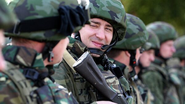 2011 год: практические занятия с личным составом миротворческой роты 120-й гвардейской отдельной механизированной бригады Северо-западного оперативного командования  в Минске - Sputnik Беларусь