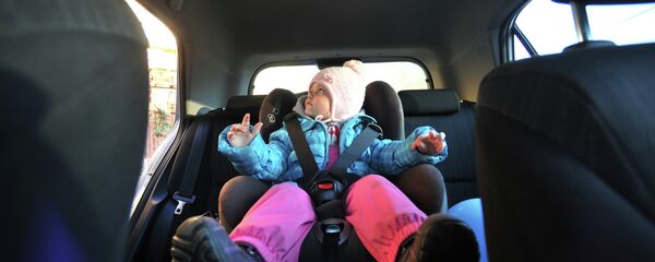 Детское автомобильное кресло, архивное фото - Sputnik Беларусь
