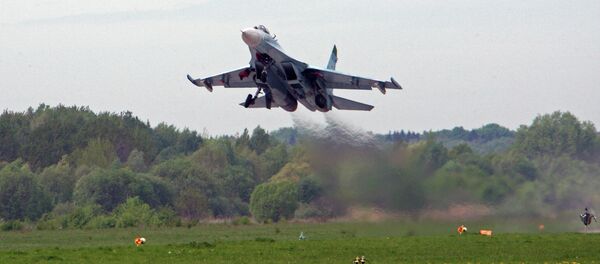 Учебно-тренировочные полеты истребителей СУ-27, архивное фото - Sputnik Беларусь