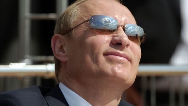 Путин наблюдает за демонстрационно-показательными полетами российских самолетов на Международном авиационно-космическом салоне МАКС-2005 - Sputnik Беларусь