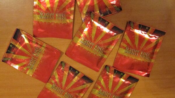 Пакетики с курительной смесью, изъятые в ходе рейдов (архивное фото) - Sputnik Беларусь
