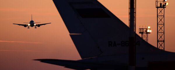 Самолет заходит на посадку Самолет заходит на посадку - Sputnik Беларусь