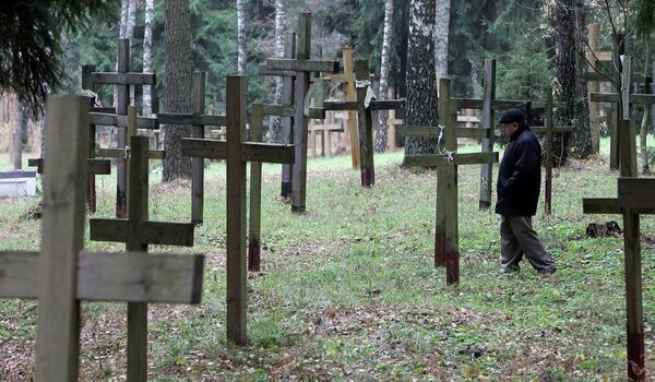 На Дзяды в Беларуси принято посещать кладбища, приводить в порядок могилы - Sputnik Беларусь
