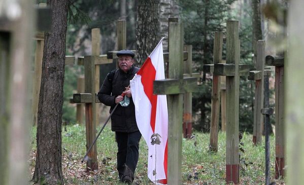 Участник шествия белорусской оппозиции в Куропаты на Дзяды - Sputnik Беларусь