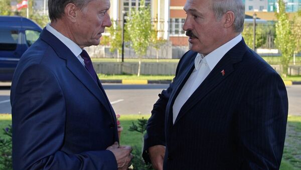 Генеральный секретарь ОДКБ Николай Бордюжа беседует с президентом Беларуси Александром Лукашенко, архивное фото - Sputnik Беларусь