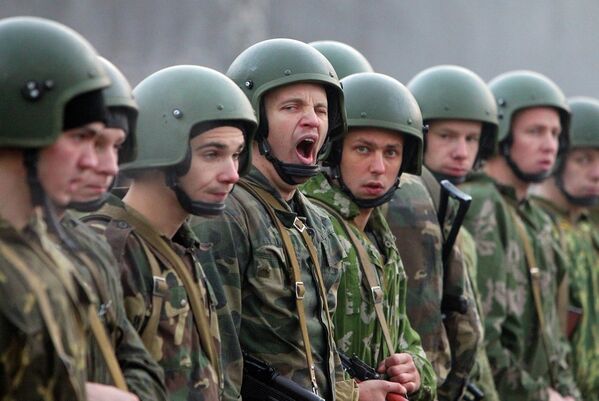 Право носить краповые береты 4 ноября завоевывали спецназовцы - Sputnik Беларусь