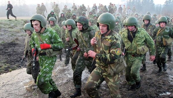 Военнослужащие войск специального назначения Беларуси во время марш-броска - Sputnik Беларусь