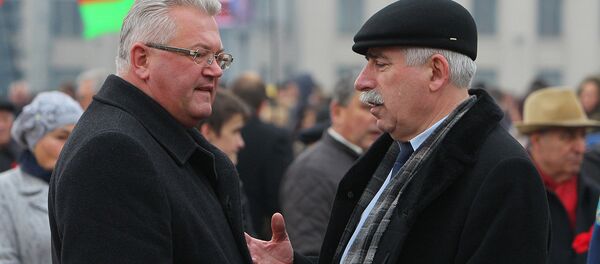 Церемония возложения цветов к памятнику Ленину в Минске 7 ноября 2014 года - Sputnik Беларусь