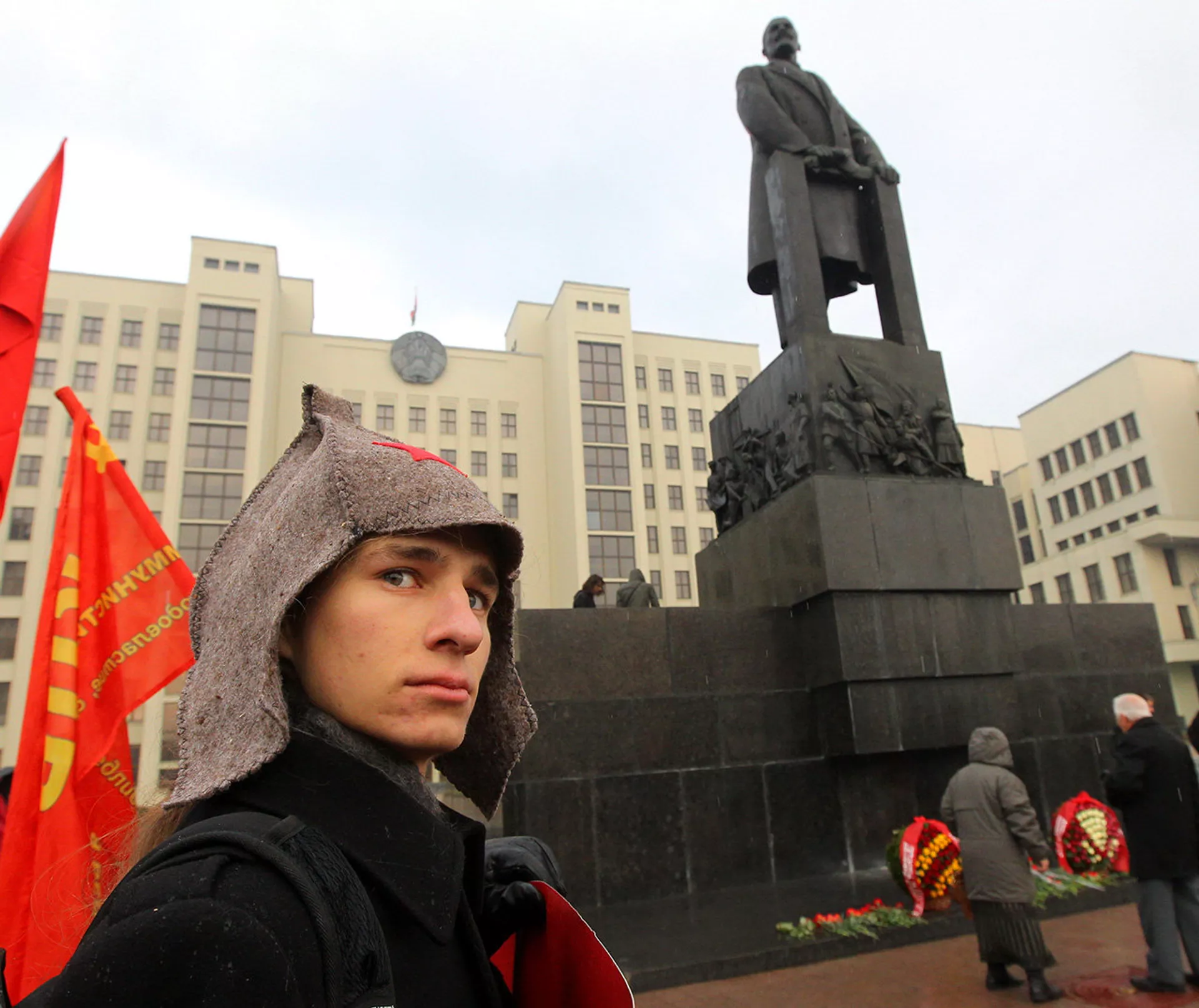 Церемония возложения цветов к памятнику Ленину в Минске 7 ноября 2014 года - Sputnik Беларусь, 1920, 30.10.2023