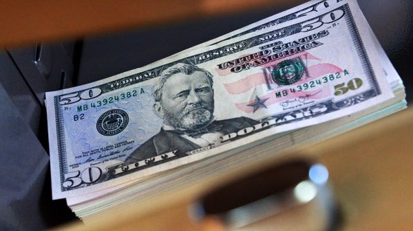 Купюры номиналом 50 долларов США - Sputnik Беларусь