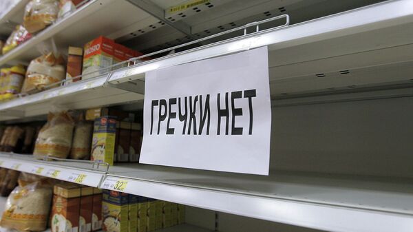 Табличка Гречки нет на прилавке магазина Ашан в Москве, архивное фото - Sputnik Беларусь