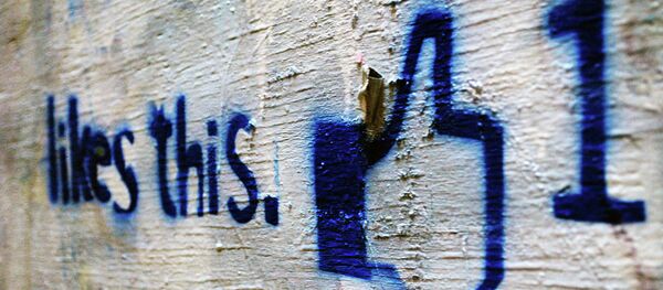 Граффити лайк Facebook  на стене - Sputnik Беларусь