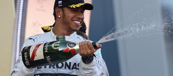 Гонщик команды Мерседес Льюис Хэмилтон - Sputnik Беларусь