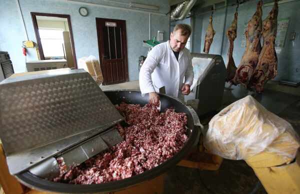Работа мясного цеха, архивное фото - Sputnik Беларусь