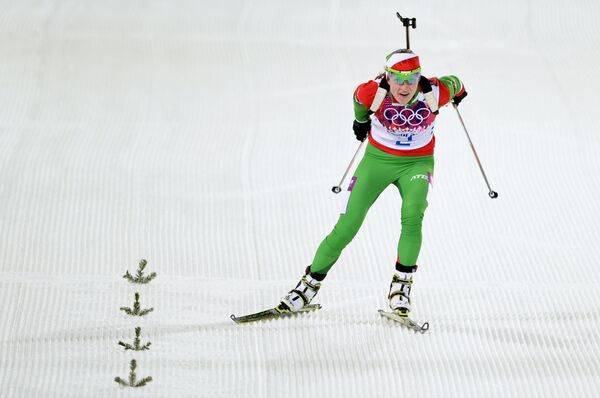 Дарья Домрачева на финише гонки с масс-старта на зимних Олимпийских играх в Сочи, архивное фото - Sputnik Беларусь