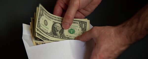 Деньги в конверте, архивное фото - Sputnik Беларусь