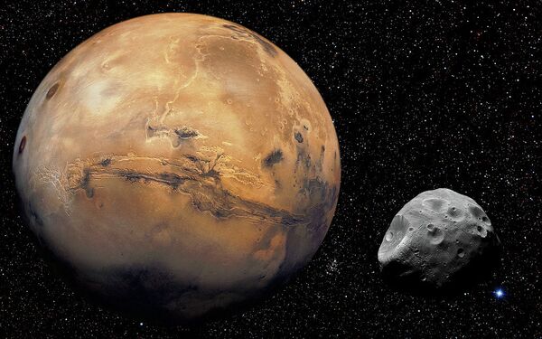 Марс со спутником Фобосом, архивное фото - Sputnik Беларусь