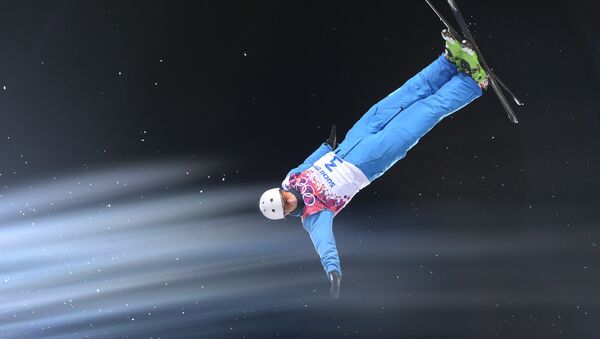 Антон Кушнир в финале лыжной акробатики на зимних Олимпийских играх в Сочи, архивное фото - Sputnik Беларусь