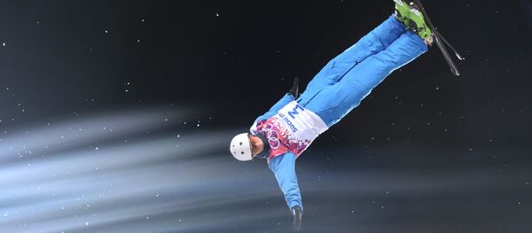 Антон Кушнир в финале лыжной акробатики на зимних Олимпийских играх в Сочи, архивное фото - Sputnik Беларусь