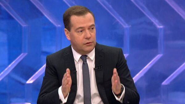 Медведев об ослаблении рубля, импортозамещении и санкциях против РФ - Sputnik Беларусь