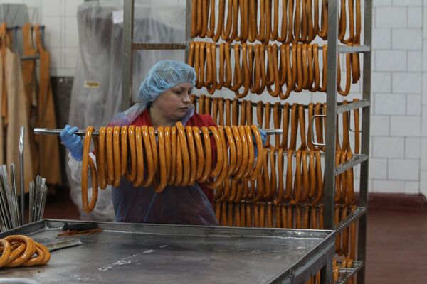 На белорусском мясоперерабатывающем предприятиии, архивное фото - Sputnik Беларусь