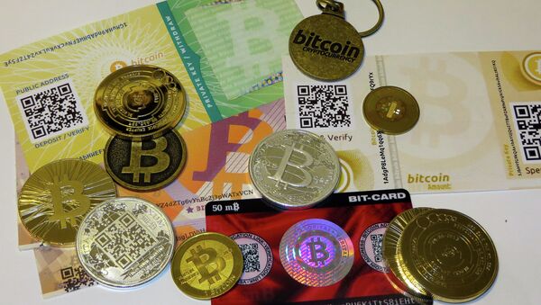 Криптовалюта Bitcoin, архивное фото - Sputnik Беларусь
