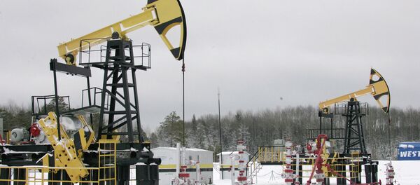 Добыча нефти, архивное фото - Sputnik Беларусь