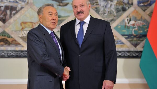 Президент Казахстана Нурсултан Назарбаев и президент Беуларуси Александр Лукашенко, архивное фото - Sputnik Беларусь