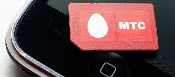 Сим-карта с логотипом оператора сотовой связи МТС - Sputnik Беларусь