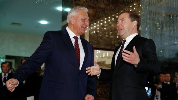 Михаил Мясникович и Дмитрий Медведев, архивное фото - Sputnik Беларусь