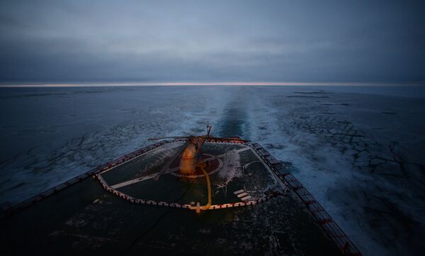 Вертолетная площадка на палубе атомного ледокола на Северном полюсе - Sputnik Беларусь
