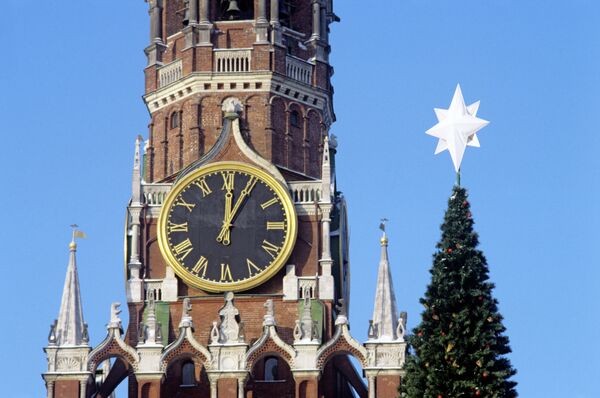 Спасская башня и Новогодняя елка - Sputnik Беларусь