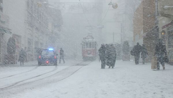 Снегопад в Стамбуле - Sputnik Беларусь