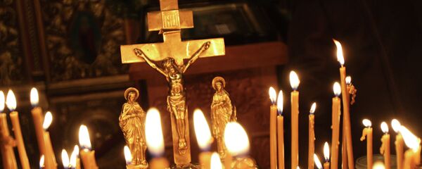 Распятие и свечи, архивное фото - Sputnik Беларусь
