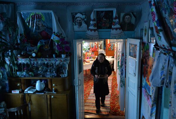 Подготовка к Рождеству в деревне Погост Гомельской области - Sputnik Беларусь