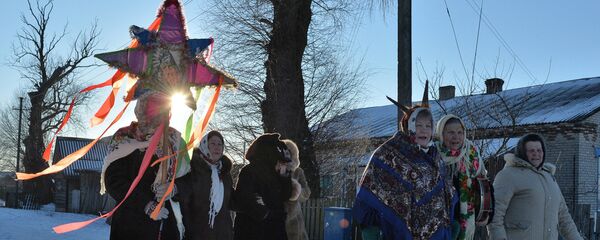 Жыхары вёскі Пагост ў Гомельскай вобласці на калядных гуляннях - Sputnik Беларусь