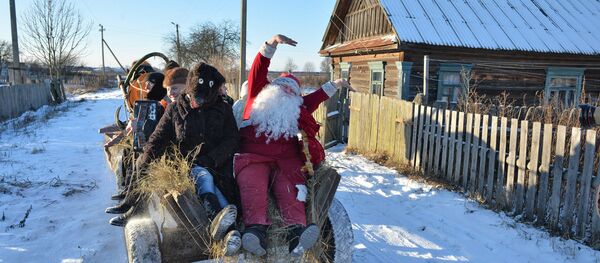 Жыхары вёскі Пагост ў Гомельскай вобласці на калядных гуляннях - Sputnik Беларусь