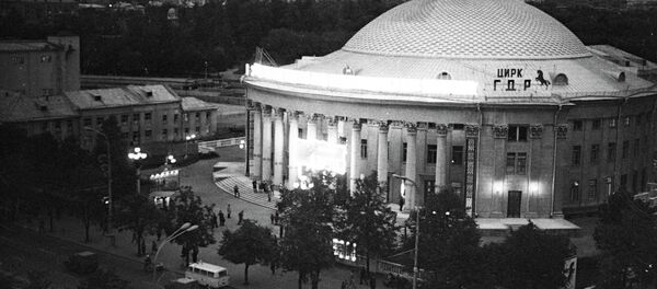 Здание минской электростанции (слева) возле Минского цирка, архивное фото - Sputnik Беларусь