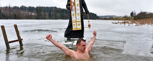 Акунанне ў палонку, архіўнае фота Акунанне ў палонку, архіўнае фота - Sputnik Беларусь