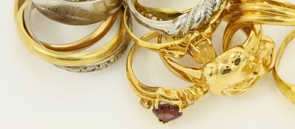 Изделия из драгметаллов, архивное фото Изделия из драгметаллов, архивное фото - Sputnik Беларусь