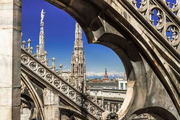 Пятый по величине в мире, собор в Милане является главным символом города. Дуомо (миланская жемчужина) его называют из-за облицовки лучшим белым мрамором из каменоломни Кандолья. - Sputnik Беларусь