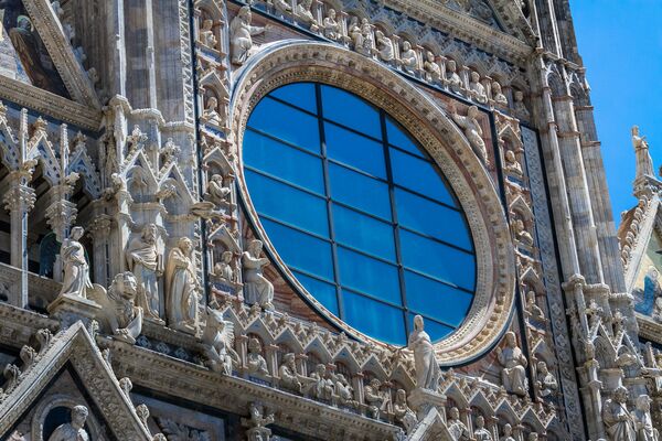 Фрагмент фронтона Сиенского собора – важнейшего памятника итальянской готики. - Sputnik Беларусь