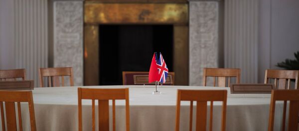 Стол с флагами СССР, Великобритании и США в Белом зале Ливадийского дворца - Sputnik Беларусь