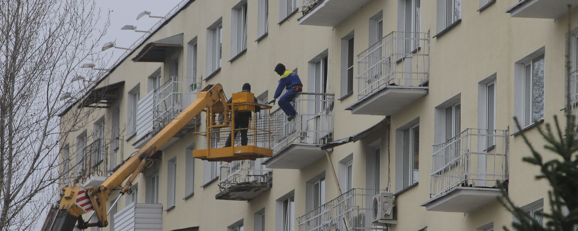 Капитальный ремонт дома, архивное фото Капитальный ремонт дома, архивное фото - Sputnik Беларусь, 1920, 14.01.2026