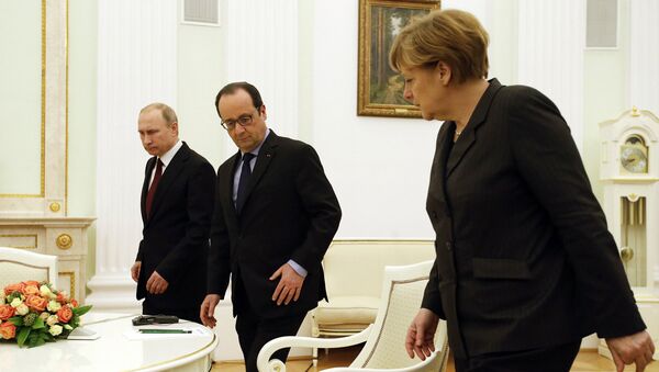 Ангела Меркель на переговорах с Владимиром Путиным и Франсуа Олландом по ситуации на Украине в Кремле - Sputnik Беларусь